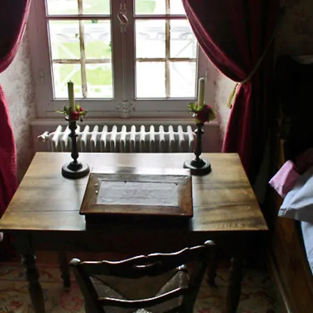 Domaine De Rennebourg Bed and Breakfast